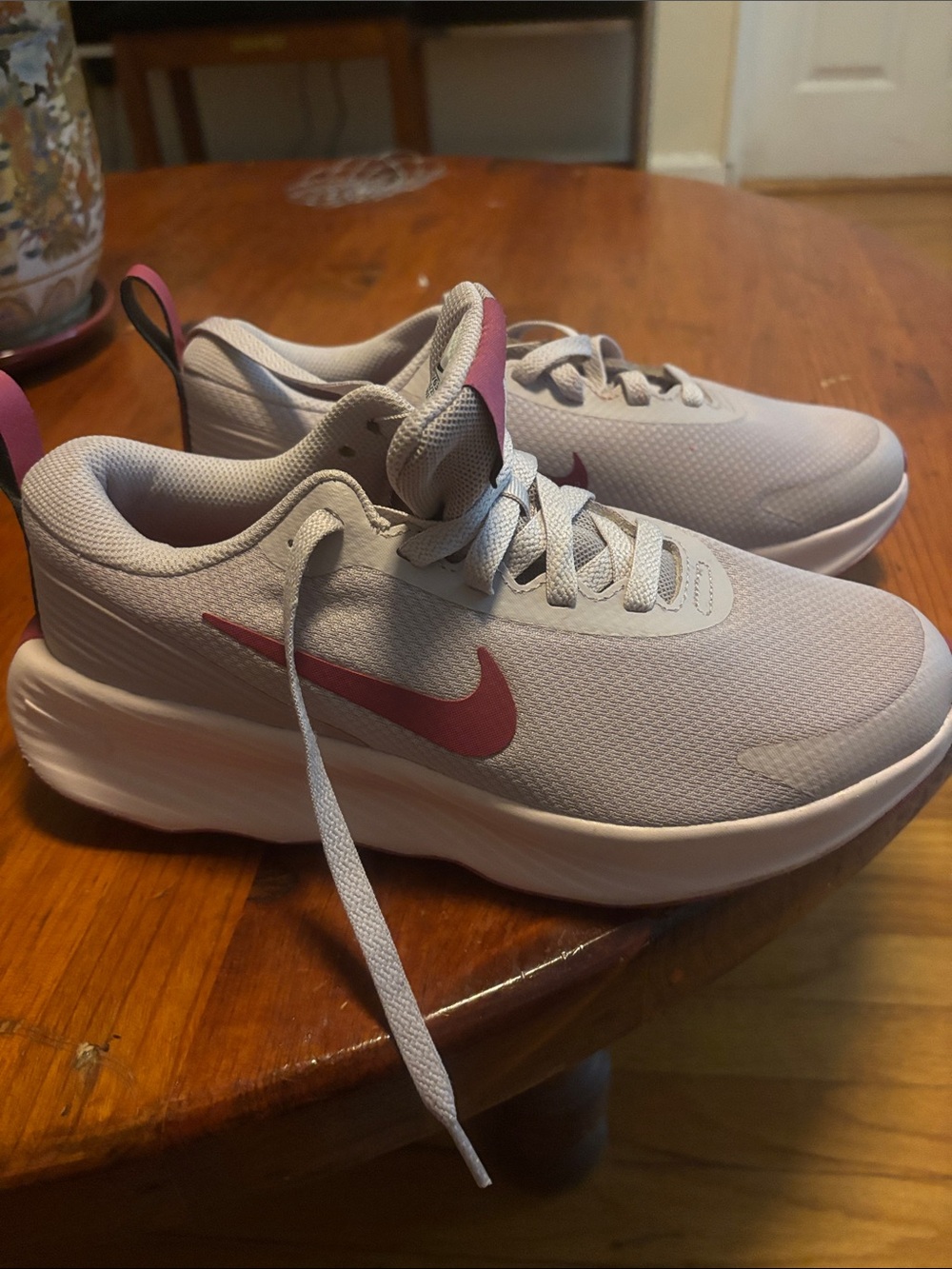 Nike Women's Light Gray Sneakers with Pink Swoosh